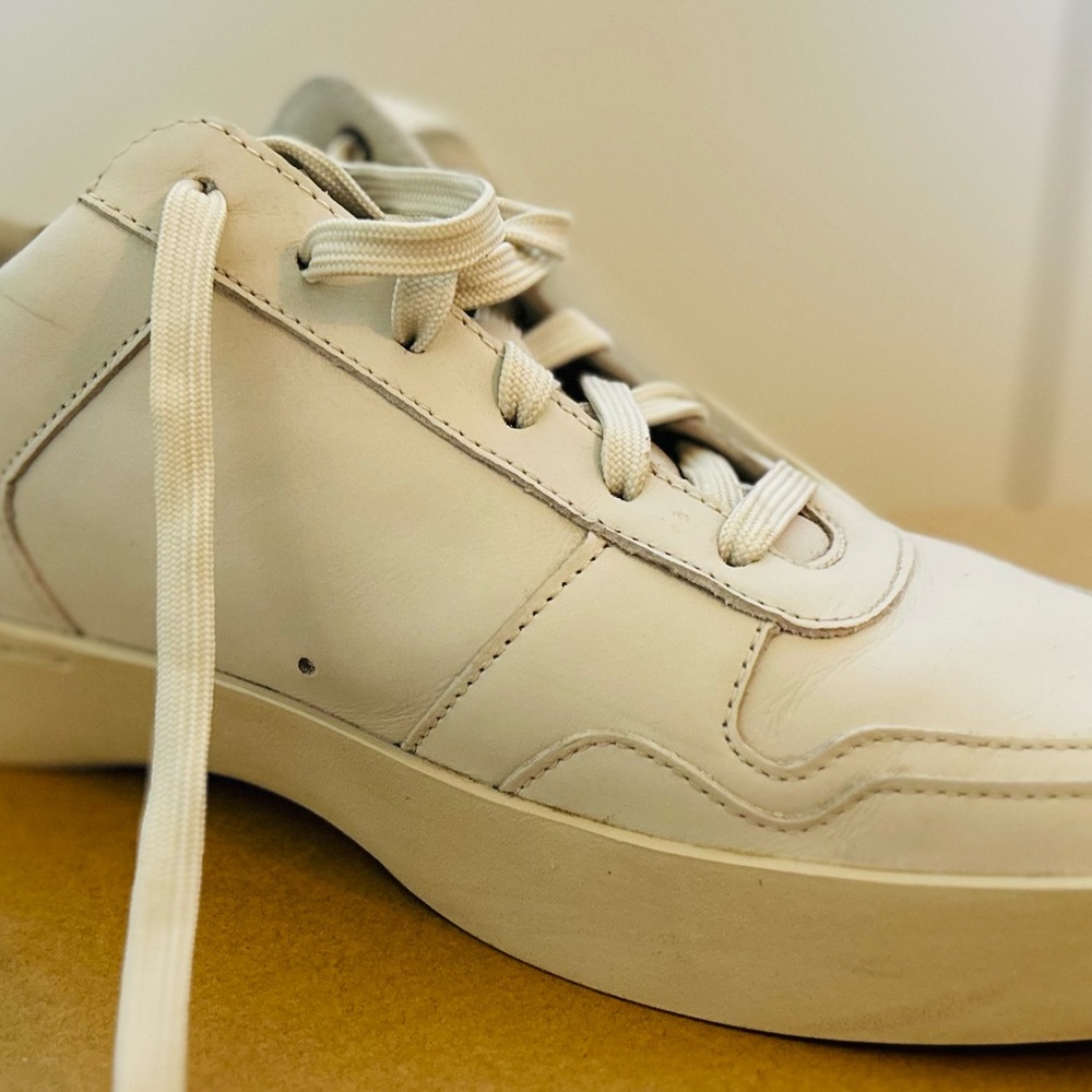 Vince White and Tan Men's Shoes (Worn once!) - Picture 8 of 11